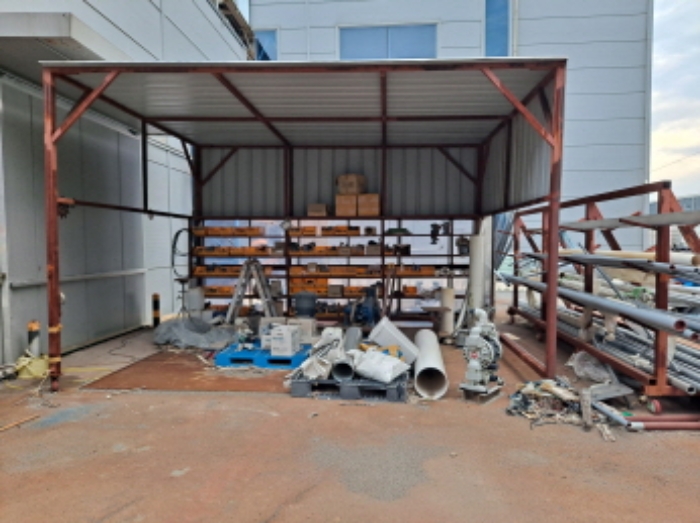 목록 1 중앙부분, 목록 2 옆 철재 간이시설 창고 등