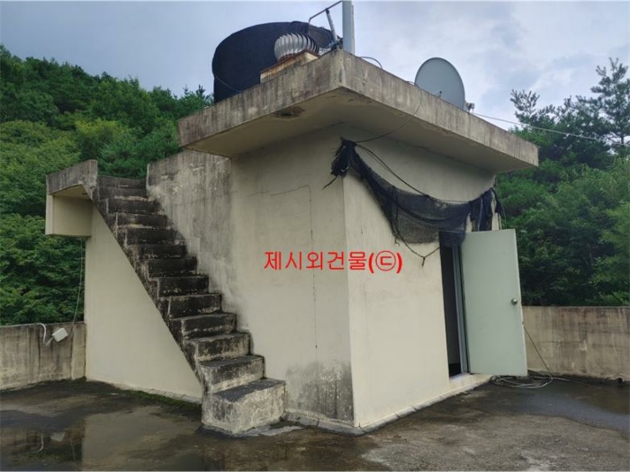 [ 제시외건물(기호 ㉢) ]