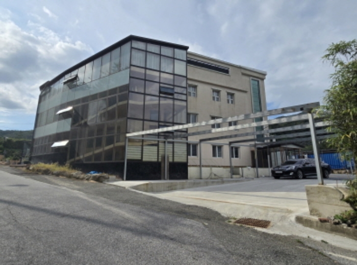 경량철골구조 무지붕 주차장 전경