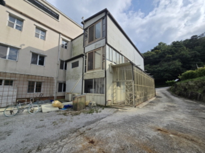 철재구조 패널지붕 창고 전경