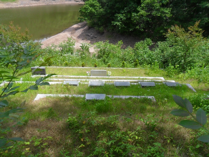 기호2 및 인접지경계상 분묘