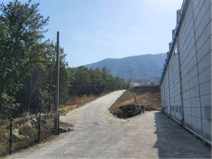 본건 및 북서측 도로