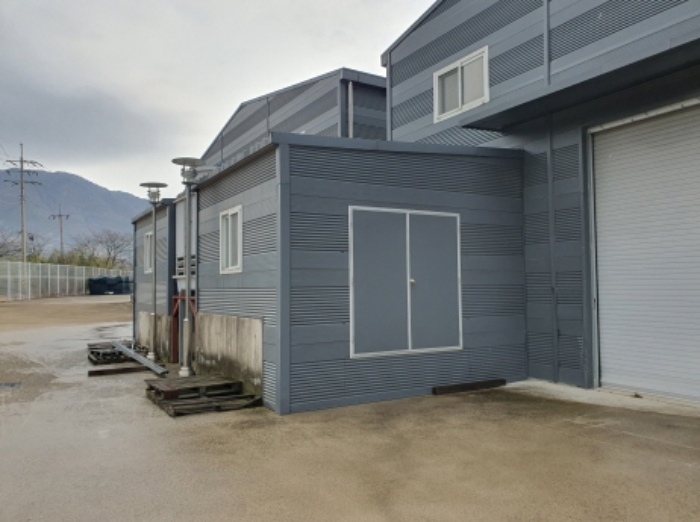 부동산표시 1번지상 제시외 건물(기계실)전경