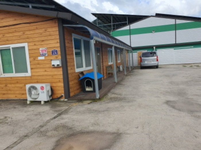 부동산표시 1번지상 제시외 건물(가추)전경