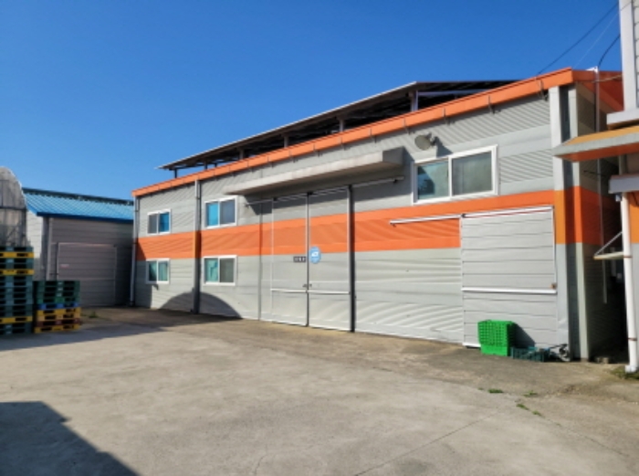 물건2번 필지 및 물건4번 단층 창고 전면부 전경사진