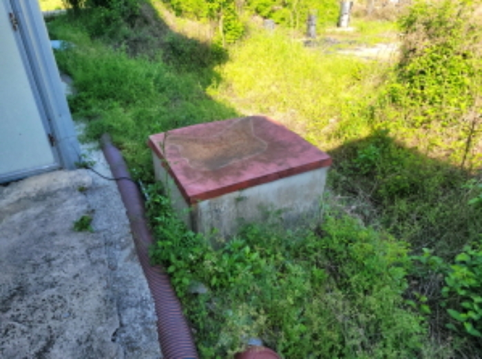 물건6번 건물, 후면부에 지하수 관정 소재함.