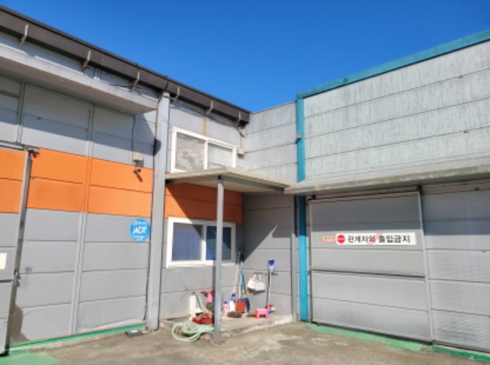 물건7번 건물과 물건11번 건물 사이에 제시외 건물로 통로로 확장함.