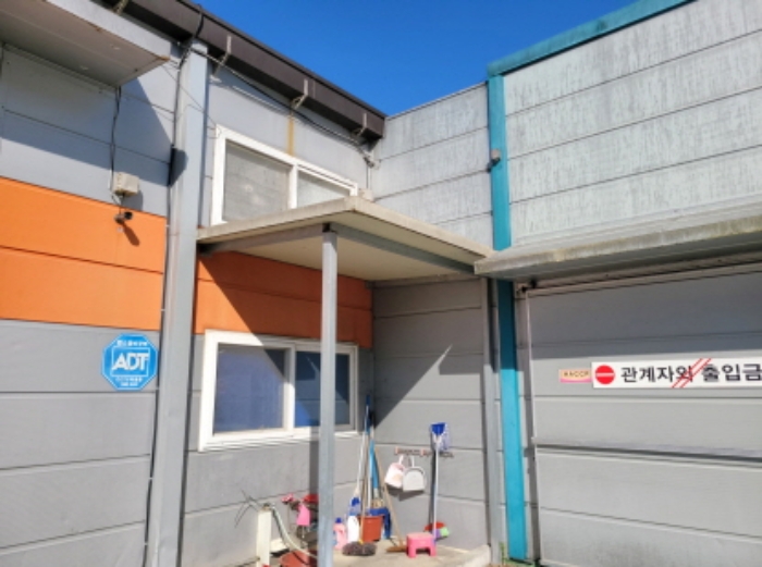 물건7번 건물과 물건11번 건물 사이에 제시외 건물로 통로로 확장함.