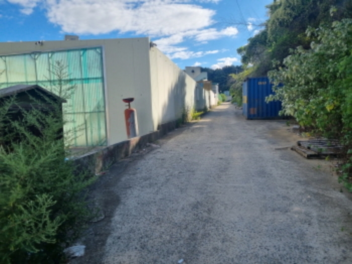 본건 1항 도로명주소 표지판 사진과 서측 경계 및 전경