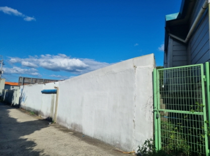 본건 3항 남서측 경계 및 전경