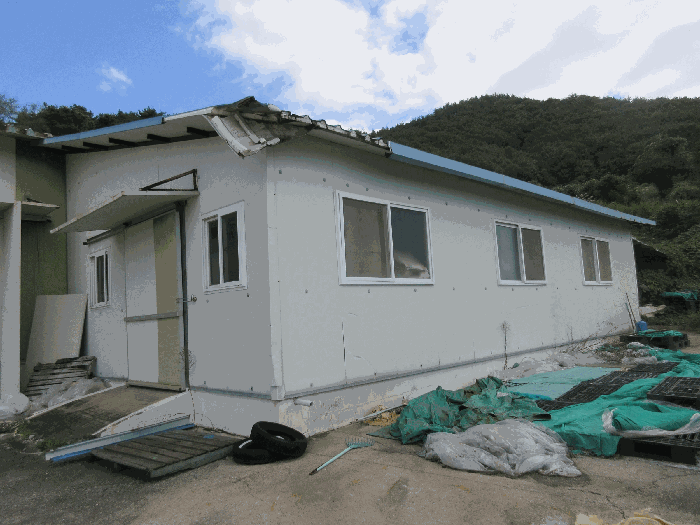 [제시외 건물(ㄴ)]