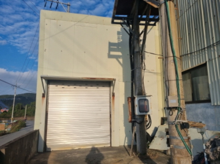 본건 2항 가동과 북측의 제시외 건물(별지도면상 `ㄴ`)의 모습