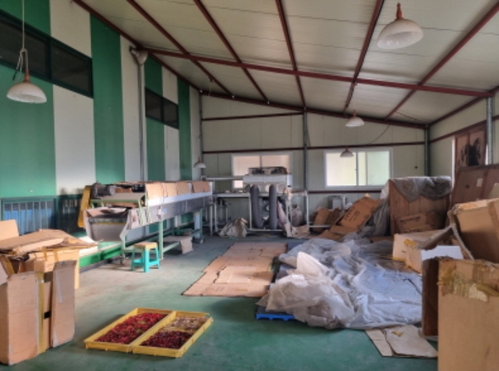 본건 2항 라동 남서측에 위치한 제시외 건물(별지도면상 `ㄴ`)의 내부 모습