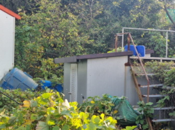 본건 1항 서측에 위치한 제시외 건물(별지도면상 `ㅂ`)의 모습