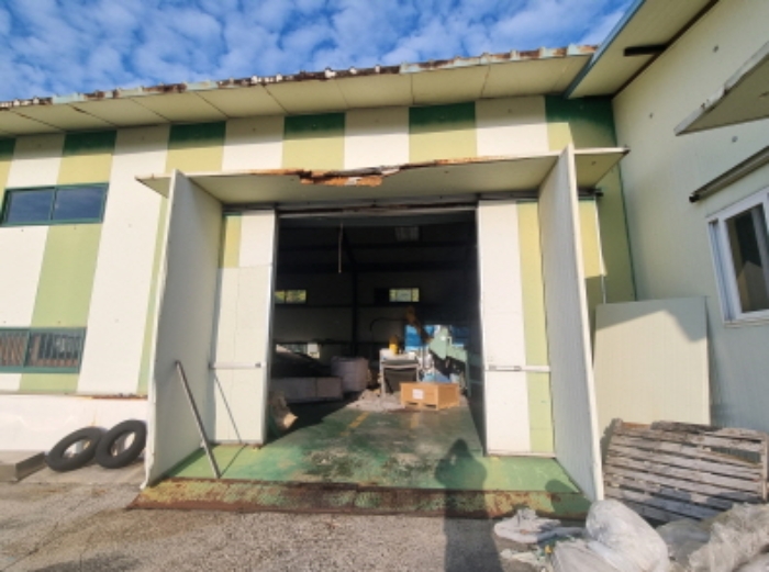 본건 2항 라동 출입문 모습