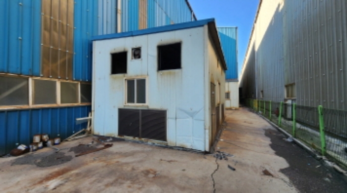 목록2 건물 외벽에 연결된 제시 외 구조물(창고)