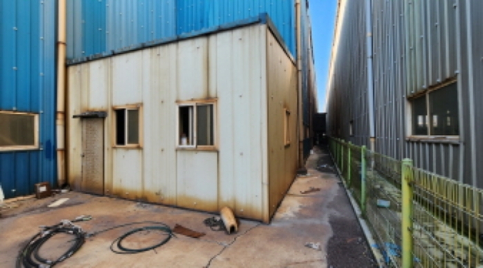 목록2 건물 외벽에 연결된 제시 외 구조물(창고)