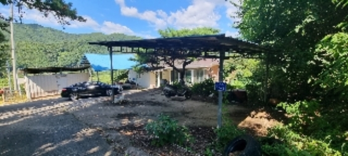 장수 계남 침곡 1364-10 경매물건1번 지상제시외 까데기 판넬지붕 시설물 사진