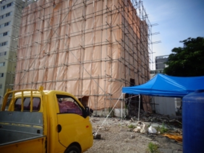 본 건(신광로 102) 제시건물(해체작업 중) 전경