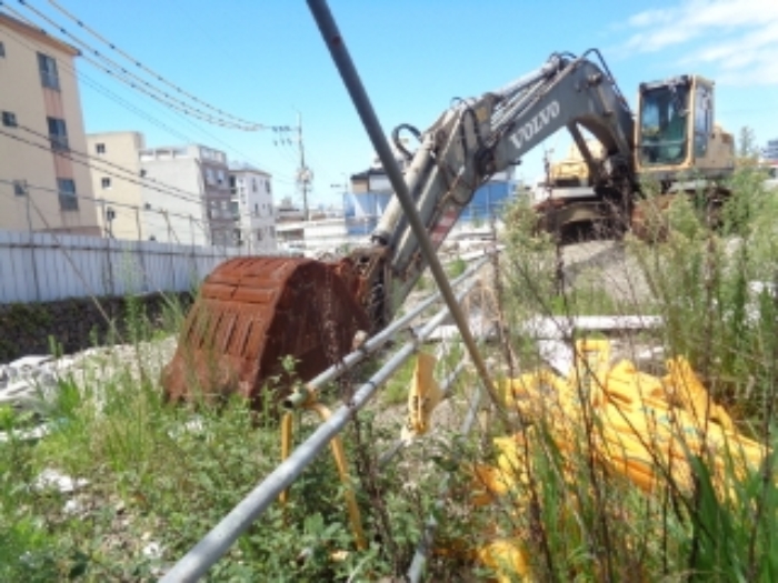 소재지1.(삼도이동 606-1)지상 제시건물 철거후 지반공사
진행 중단된 상태