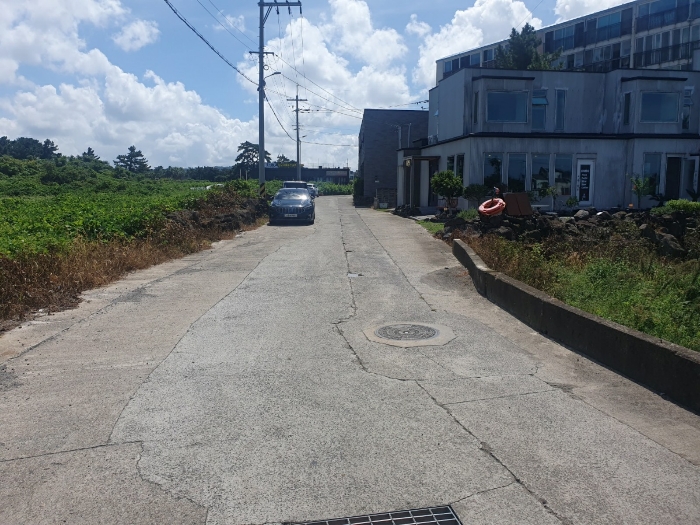 일련번호(1,2) 토지에 접한 콘크리트 포장도로