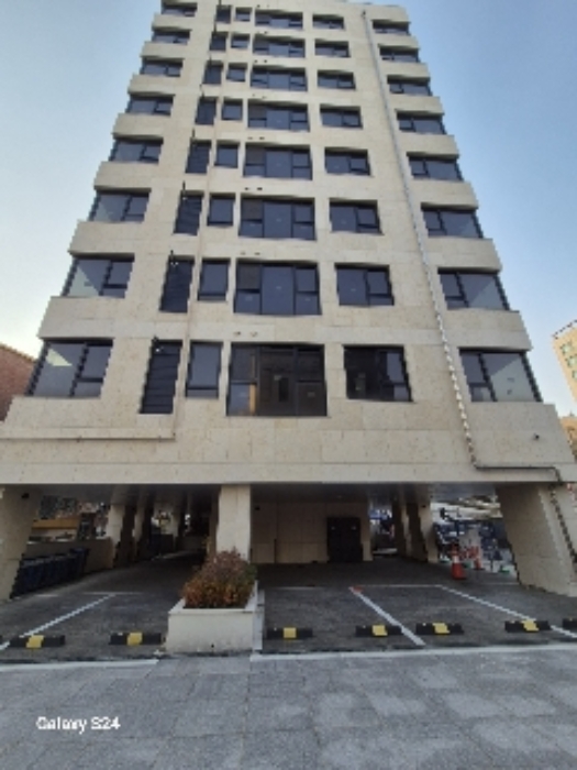 본건 대지상에 존재하는 건물