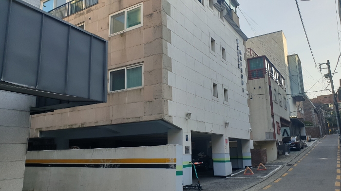 본건 소재 건물 전경