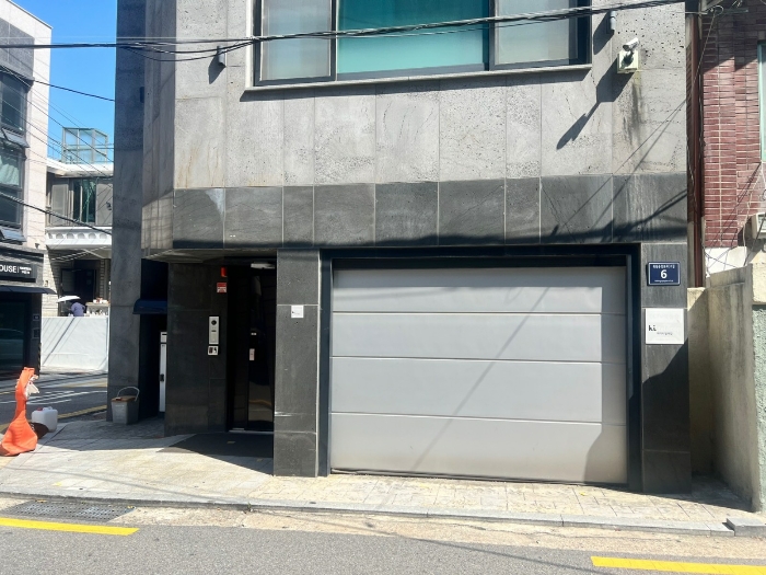 1층 옥내주차장 외부전경