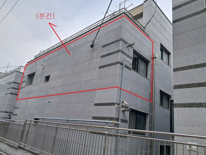 남동측에서 촬영한 형지그레이스 제비동 제4층 제501호부분