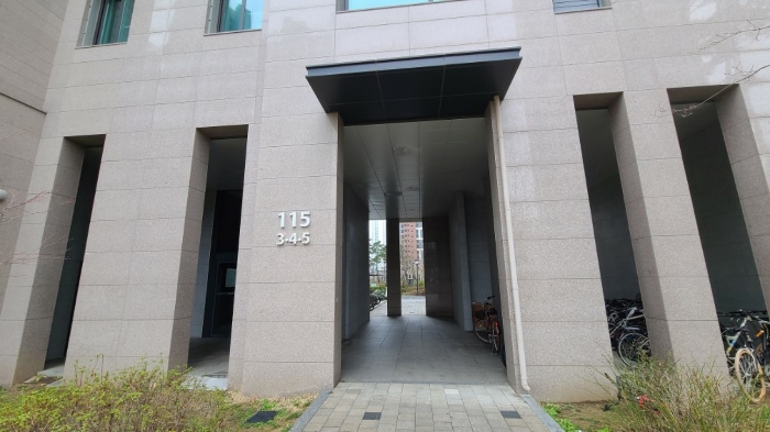 공동현관 출입구