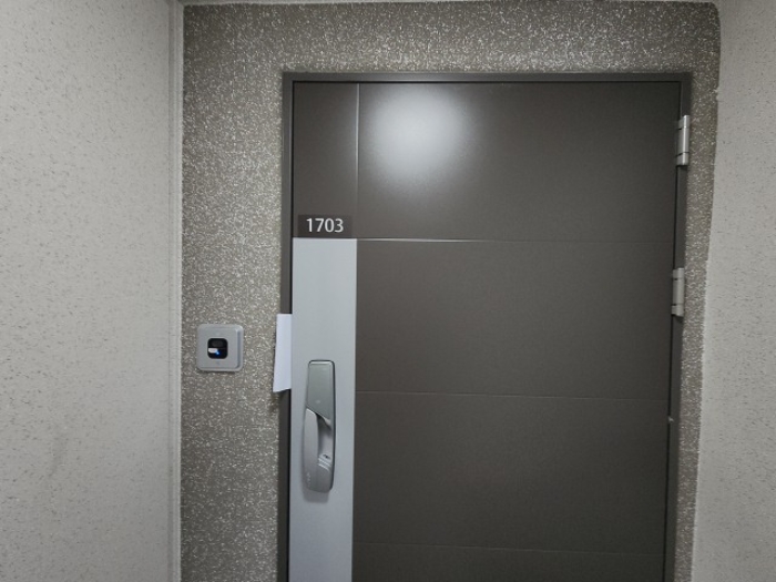 출입문 및 안내장