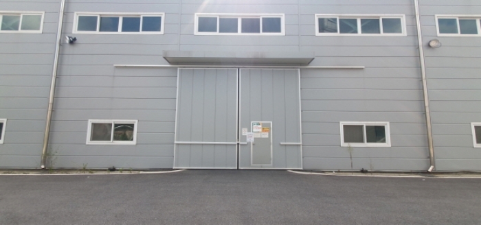 목록9 건물 출입문 전경