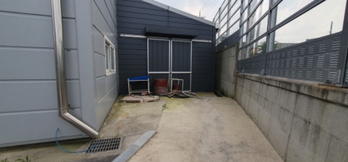 목록1 토지 및 목록1 토지 소재 제시외 건물(검은색)