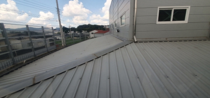 목록1 토지 지상 소재 (제시외 건물) 아래부분 지붕