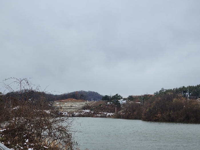 본건 및 주위전경(동→ 서)