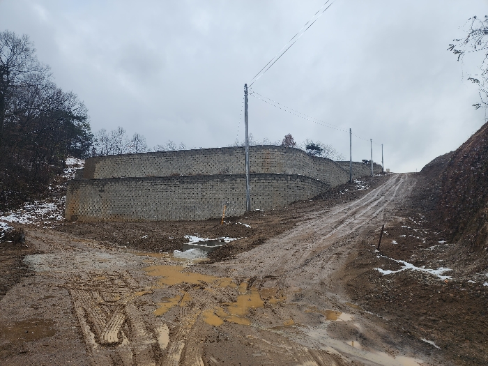 본건  전경(동 → 서)