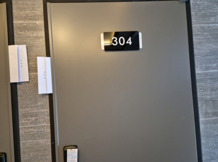 304호 안내문 부착