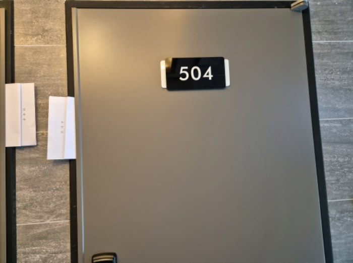 504호 안내문 부착