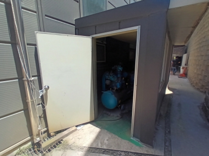 제시외 건물5(목록3 후면기계실) 모습