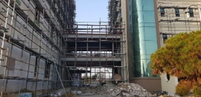 2번,3번 부동산(리모델링공사 중) 중간 연결통로 공사현장 모습