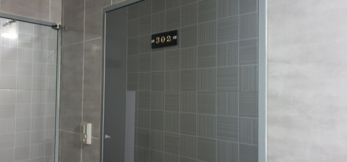 302