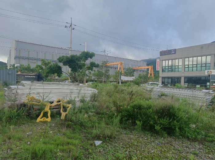 본건 소재 폐자재