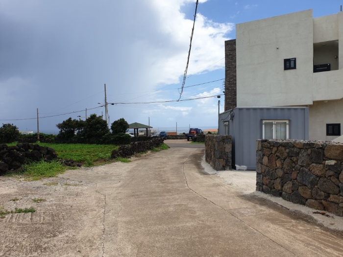 본건 남동측에 접한도로