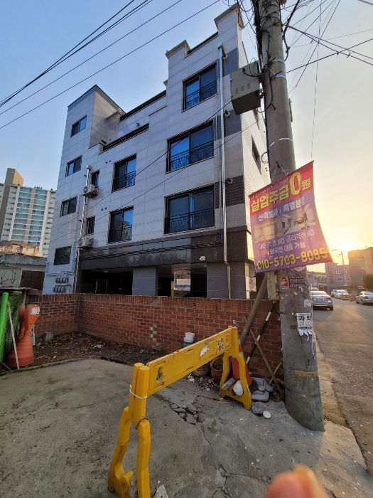 본건 측면 현황