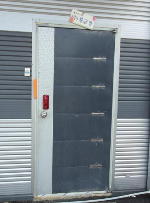 현장사진(건물 출입문)
