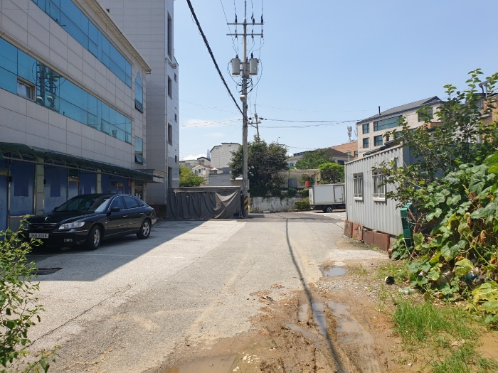 주위 환경
(동측에서 촬영)