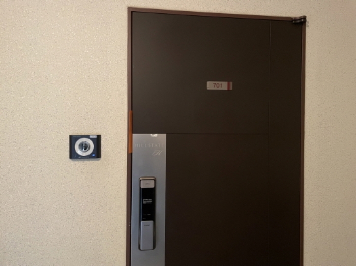 701호 현관