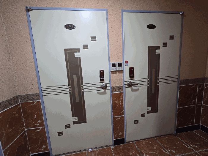 【 일련번호 가) 2층 202호, 203호 현관 】