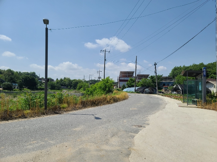 본건 북서측 도로변