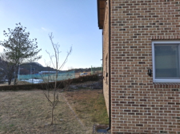 건물 좌측 모습